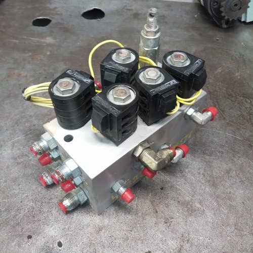 423231 | Hitch Valve | Kinze 3600 3660 |  | GA7023 | GD9905