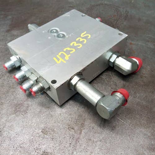 423335 | Wing Down | Seed Rate Valve Block | Kinze 3660 |  | GD18509 | D18509