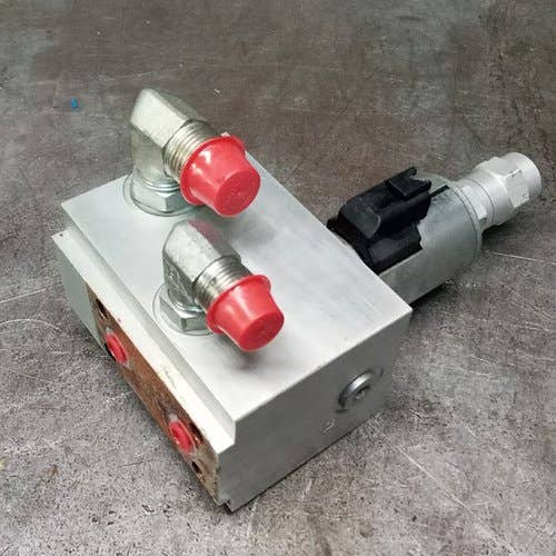 423242 | Seed Rate Drive Valve Block | Kinze 3660 |  | GD19440