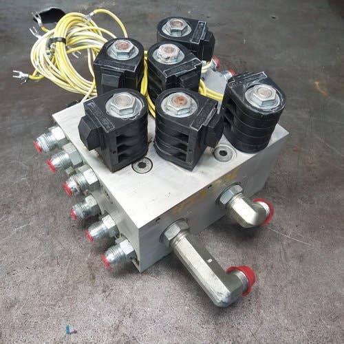 423336 | Manifold Valve Block | Kinze 3660 |  | GD19461