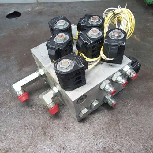 423336 | Manifold Valve Block | Kinze 3660 |  | GD19461