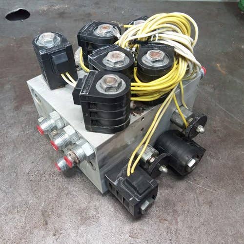 423336 | Manifold Valve Block | Kinze 3660 |  | GD19461