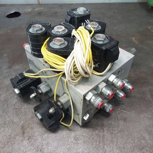 423336 | Manifold Valve Block | Kinze 3660 |  | GD19461