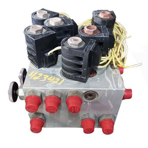 423421 | Center Frame Valve Block | Kinze 3600 |  | GD9533 | GA3413 |  G1K275