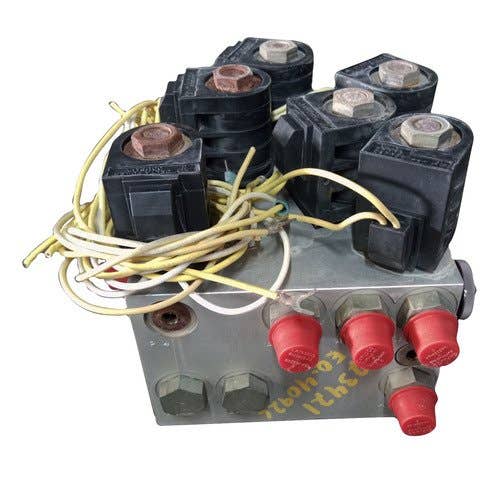 423421 | Center Frame Valve Block | Kinze 3600 |  | GD9533 | GA3413 |  G1K275