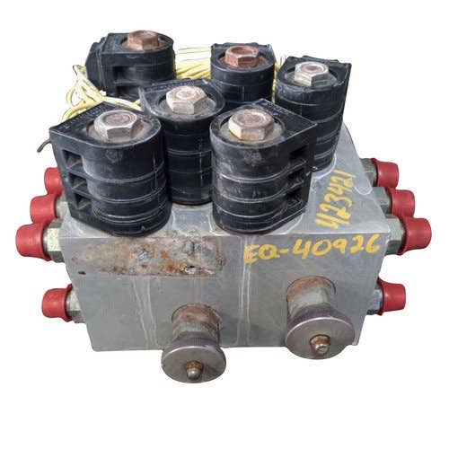 423421 | Center Frame Valve Block | Kinze 3600 |  | GD9533 | GA3413 |  G1K275