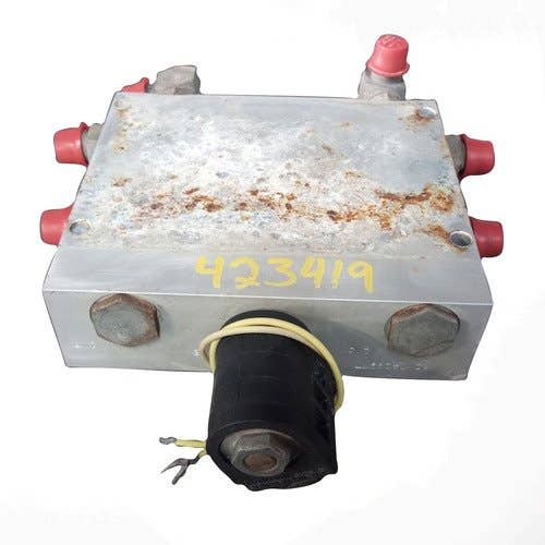 423419 | Manifold Valve Block | Kinze 3600 |  | GD9977