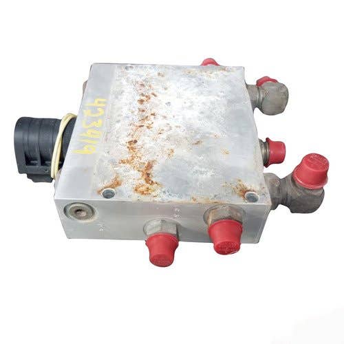 423419 | Manifold Valve Block | Kinze 3600 |  | GD9977