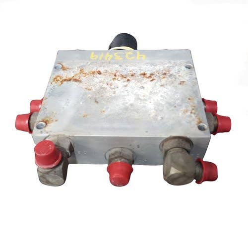 423419 | Manifold Valve Block | Kinze 3600 |  | GD9977
