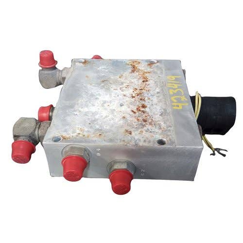 423419 | Manifold Valve Block | Kinze 3600 |  | GD9977