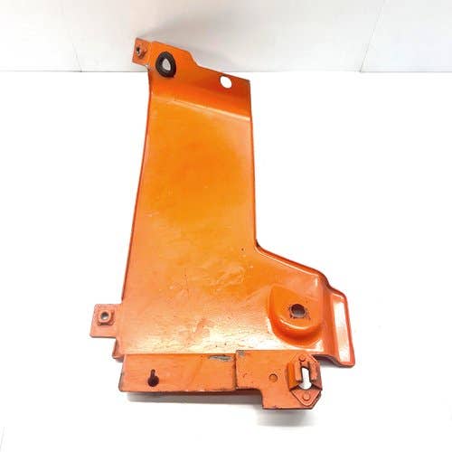 423104 | Cowl Right Hand Lower | Kubota L2250 L2550 L2650 |  | 30400-18840