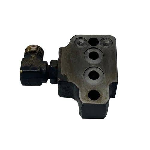 Used Hydraulic Cover Block fits Mahindra 3510 17995080970M Used Hydraulic Cover Block fits Mahindra 3510 17995080970M
