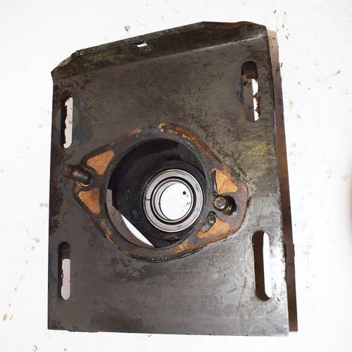 434657 | Motor Mount | RH | Gehl SL3725 SL3825 3725 3825 |  | 113968