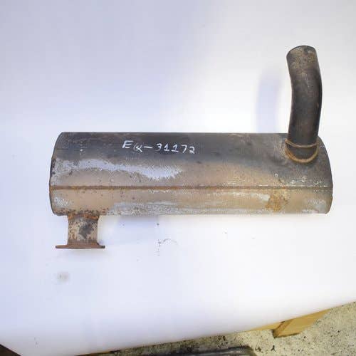 Used Muffler fits Bobcat A300 S220 S250 S300 S330 T250 T300 T320 6687887 Used Muffler fits Bobcat A300 S220 S250 S300 S330 T250 T300 T320 6687887