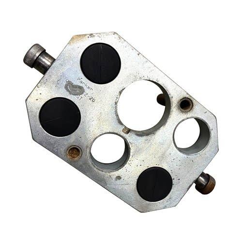 Used Multi-Coupler Plate fits John Deere 600 612C 618R 620F 620R 622F 622R 625D 625F 625R 630F 630FD 630R 635D 635F 635FD 635R 645FD 712FC AH201340 Used Multi-Coupler Plate fits John Deere 600 612C 618R 620F 620R 622F 622R 625D 625F 625R 630F 630FD 630R 635D 635F 635FD 635R 645FD 712FC AH201340