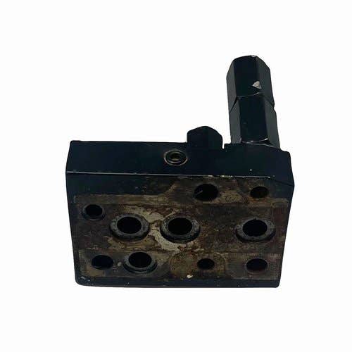 426496 | Oil Flange | New Holland Workmaster 55 |  | 84251159