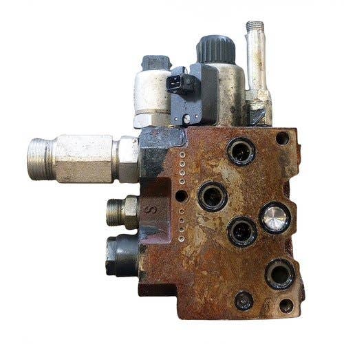 409267 | Adaptor Valve | New Holland CR9060 |  | 86580334
