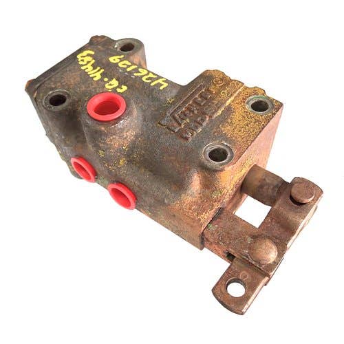 426129 | Hydraulic Control Valve | Oliver 550 | White 2-44 |  | 101977AS | 104210-AS |  104206AS |  SF212