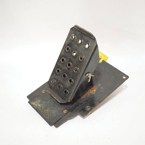 433622 | Pedal Bracket Assembly - RH | John Deere 318D 318E 319D 319E 320D 320E 323D 323E 324E |  | AT395399