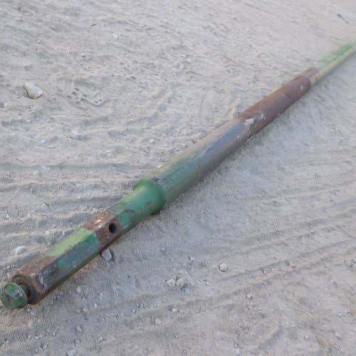 Used Pickup Shaft fits John Deere 547 557 567 E96633 Used Pickup Shaft fits John Deere 547 557 567 E96633