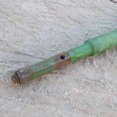 497309 | Pickup Shaft | John Deere 547 557 567 |  | E96633