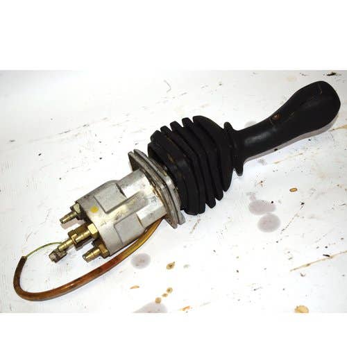 433395 | Pilot Valve Assembly - RH | Kubota KX41-3 KX41-3 U17 U17 |  | RB238-61720 | RB238-61723