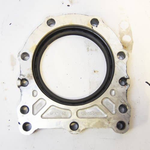 Used Rear Oil Seal Retainer Plate fits Yanmar 3TNV88 4TNV88 188574 fits Gehl R135 3640 4240 425-34757 fits Mustang 2026 2041 2044 2054 129150-01650