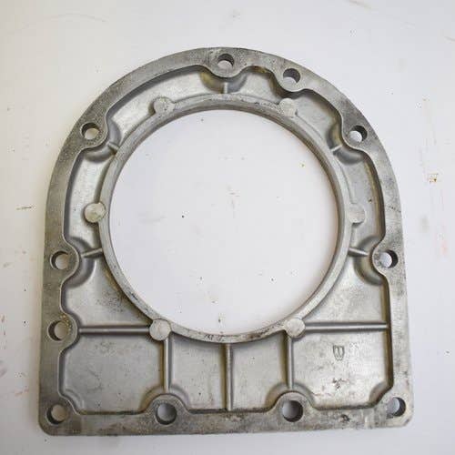 Used Rear Oil Seal Retainer Plate fits International 454 574 674 706 826 886 2706 3088 3055216R1 fits Case IH 3220 3230 395 495 595 685 695 895 995 Used Rear Oil Seal Retainer Plate fits International 454 574 674 706 826 886 2706 3088 3055216R1 fits Case IH 3220 3230 395 495 595 685 695 895 995