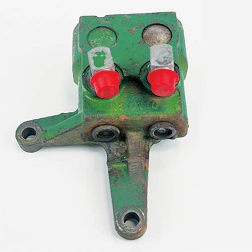 404616 | Remote Break-Away Coupler | LH | John Deere 1020 1520 1530 2020 2030 2040 2240 2440 2630 2640 2840 2940 |  | AR39037 | R39110