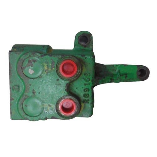 Used Remote Break-Away Coupler RH fits John Deere 1020 1040 1140 1520 1530 1640 1830 2020 2030 2040 2130 2140 2240 2440 2630 2640 2840 2940 R39109 Used Remote Break-Away Coupler RH fits John Deere 1020 1040 1140 1520 1530 1640 1830 2020 2030 2040 2130 2140 2240 2440 2630 2640 2840 2940 R39109