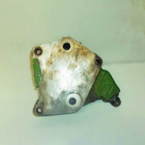 430411 | Selective Control Valve Side Cover | John Deere 1020 1120 1520 1530 1630 1640 1830 2020 2030 2040 2040S 2120 2130 2140 2150 2240 2350 2440 2550 2640 2750 7020 |  | R39289