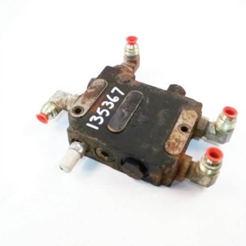 432103 | Self Leveling Valve | Gehl SL3840 3640 3725 3825 4240E 4635 4640 4640E 4835 4840 4840E 5240E 5640 5640E 6640 7600 7610 7710 7800 7810 |  | 135367 | 39055-31C