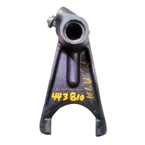 Used Shift Fork fits International 454 574 2400 2500 3400 2500 3400 537470R1 537471R4 Used Shift Fork fits International 454 574 2400 2500 3400 2500 3400 537470R1 537471R4