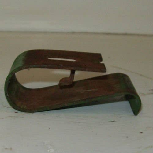 431896 | Side Panel Clip | John Deere 2510 2520 3010 3020 4010 4020 4320 4520 4620 5010 5020 6030 7020 7520 |  | R26694