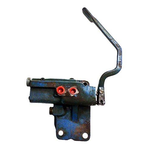 Used Single Spool Hydraulic Valve fits Ford 2000 2310 2600 2910 3000 3600 3610 3910 4000 4110 4600 4610 5000 5600 6600 6700 7000 7600 7700 83944760