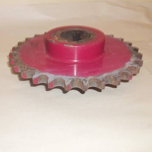 438463 | Sprocket Right Hand Drive | Case IH RB454 RB464 RB554 RB564 RBX452 RBX453 RBX462 RBX463 RBX552 RBX553 RBX562 RBX563 | New Holland BR740 BR740A BR750 BR750A BR770 BR770A BR780 BR780A BR7060 BR7070 |  | 86610109 | 86610109 | 87660330 | 87660330