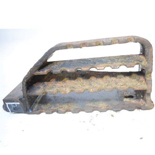 Used Step LH fits Caterpillar 216 216B 216B3 226 226B 226B3 228 232 232B 242 242B 242B3 247 247B 247B3 257 257B 257B3 259B3 207-9731