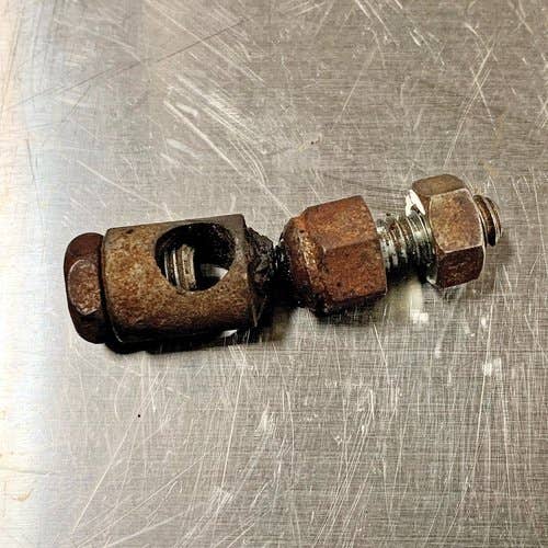 Used Swivel Ball Joint fits Bobcat A220 S175 S185 T200 751 753 763 773 853 863 873 943 963 553 553 553 553 553 553 553 643 743 743 743 843 843 6557291