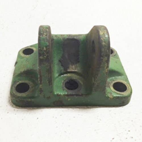432910 | Top Link Bracket | John Deere 2840 2940 2941 2950 2955 3030 3040 3055 3120 3130 3140 3141 |  | T32542