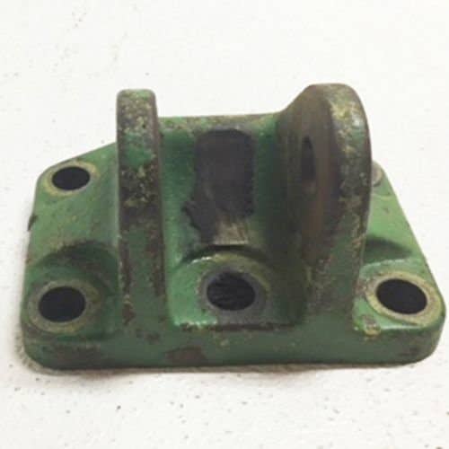 432910 | Top Link Bracket | John Deere 2840 2940 2941 2950 2955 3030 3040 3055 3120 3130 3140 3141 |  | T32542
