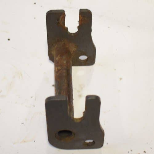 436607 | Track Strut Bracket | Case TR320 TR340 TV380 | New Holland C232 C238 L225 |  | 84465143 | 84465143