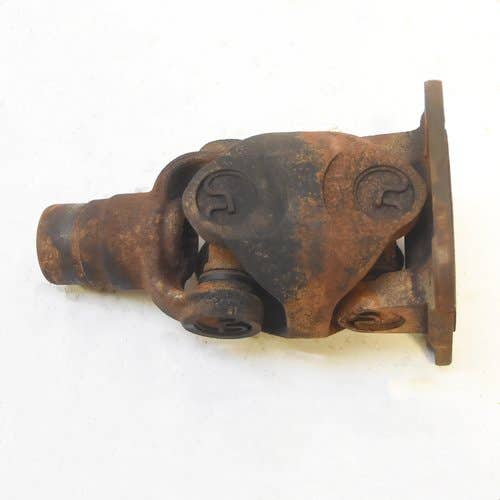 Used Universal Joint Assembly fits Case 1835 1835B 1845 1845B 1845S D64445 D70628 D70626 D70624 Used Universal Joint Assembly fits Case 1835 1835B 1845 1845B 1845S D64445 D70628 D70626 D70624
