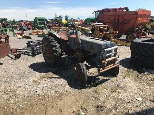 Used Allis Chalmers 190 Tractor parts.