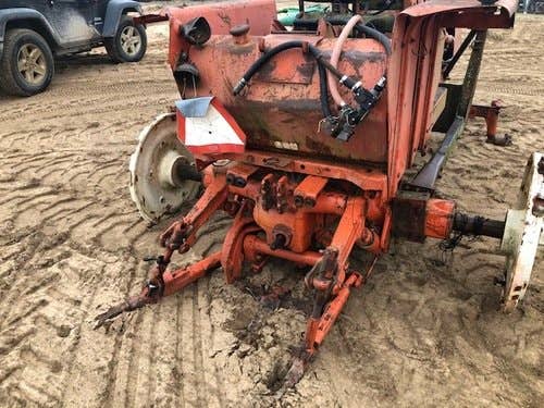 Used Allis Chalmers 200 Tractor parts.