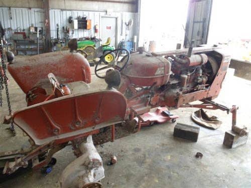 Used Allis Chalmers d15 Tractor parts.