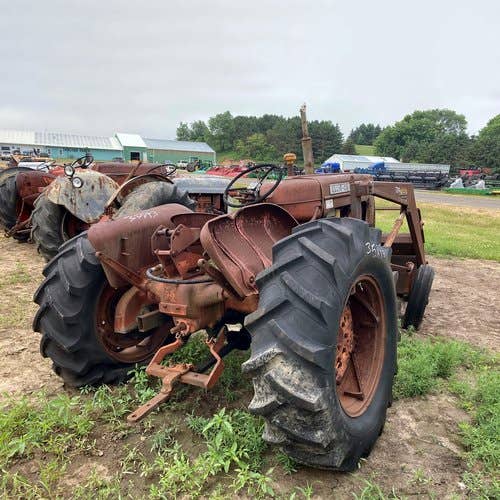 Used Allis Chalmers d15 Tractor parts.