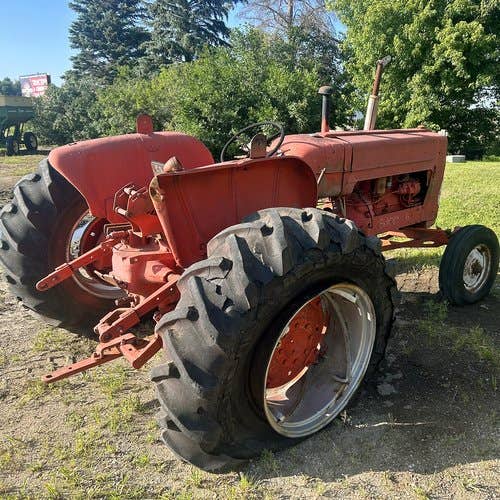 Used Allis Chalmers D17 Tractor parts.