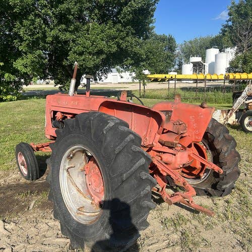 Used Allis Chalmers D17 Tractor parts.