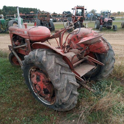 Used Allis Chalmers wd Tractor parts.