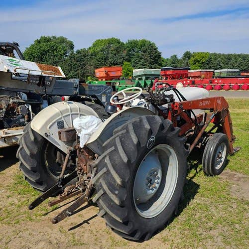 Used David Brown 880 Tractor parts.